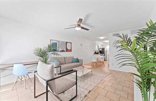 North University Apartment | Central Hyde Park 2BR/2BA close to UT,Moody Center