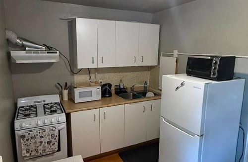 Parkdale House | Central location near nearby stadium