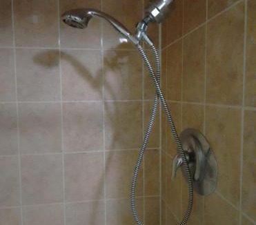 Kitchener House | Central Location New Year Stay- Free Parking & Fast Wifi