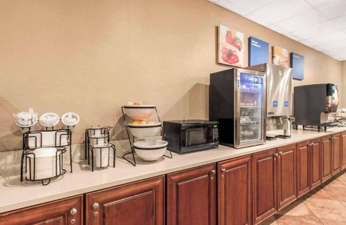 South Central Omaha Hotel | Central Omaha Oasis – Walk to Attractions, Enjoy Pool, Gym & Free Breakfast