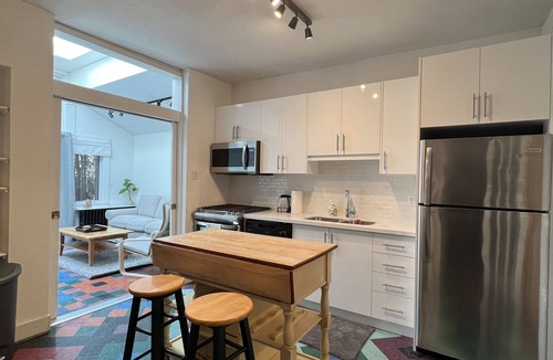 Little Italy House | Central victorian Dwtn 3-Bedroom 2-bath oasis