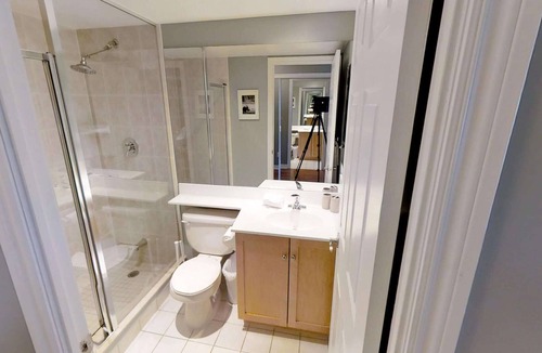 Toronto Entertainment District Apartment | Centrally Located 2-BR Condo in DT Toronto