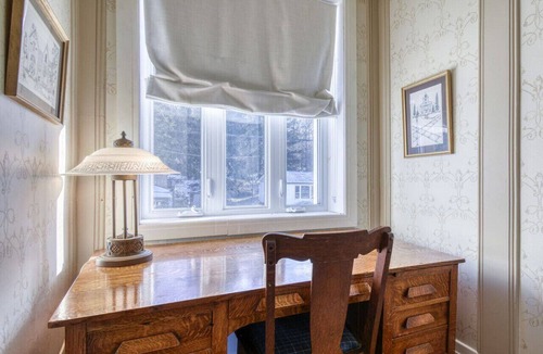 Saint-Emile-de-Suffolk House | Château Saint-Émile, Heritage Lakefront & Hot Tub