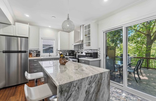 St. Davids House | Château Ravine, backing onto a beautiful tree-filled ravine
