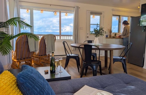 Cap-Saint-Ignace House | Chalet 691 Waterfront | Spa | Fireplace | WiFi |AC