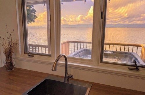 Cap-Saint-Ignace House | Chalet 691 Waterfront | Spa | Fireplace | WiFi |AC