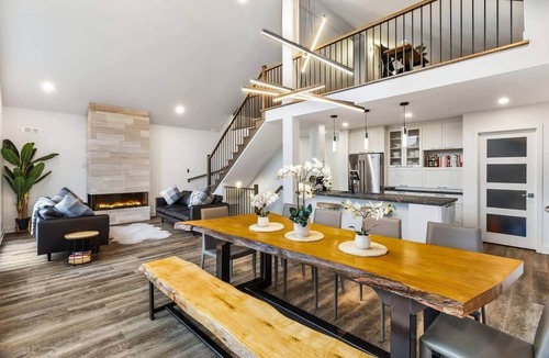 Sainte-Beatrix Ski Chalet | Chalet Artemis & Spa | Waterfront