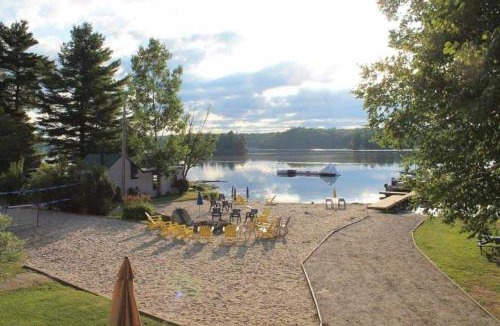 Seguin House | CHALET AT THE BEACH