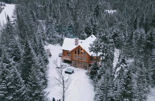 Fiddler Lake Resort Ski Chalet | Chalet Blue Jay at Fiddler Lake with hot tub, sauna, and private pool.