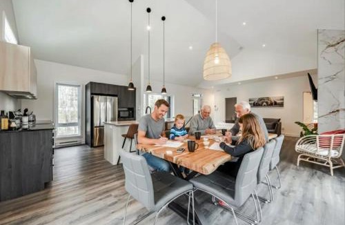 Argenteuil Regional County Municipality Ski Chalet | Chalet Boréale with Private Spa & Billiards, Golf & Carling Lake