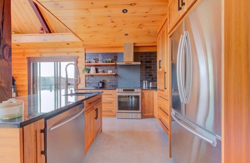 Mandeville Ski Chalet | Chalet Le Trésor du Lac | Waterfront & Dock