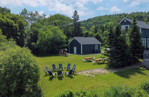 Saint-Faustin-Lac-Carre Ski Chalet | Chalet Le Vert | Spa & BBQ | AC | Fireplace & Fire pit | Royal Laurentien Golf