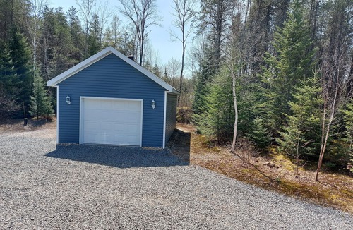 Mauricie Ski Chalet | Chalet with year-round spa, wine, fireplace, located 2 minutes from the zec!