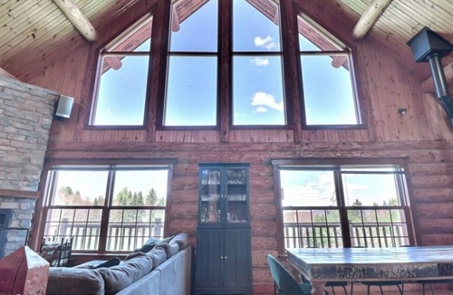 Saint-Hermenegilde Ski Chalet | Chaleureux Chalet en Bois Rond Près de Coaticook
