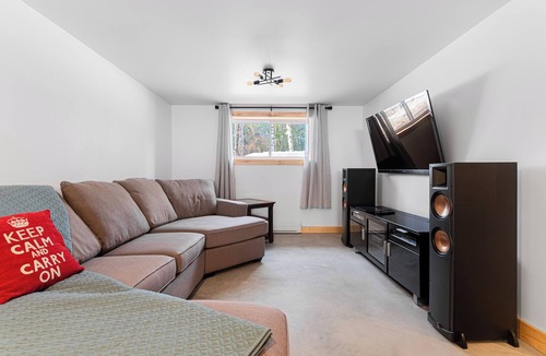 Amherst Ski Chalet | Chamonix Kanata Tremblant (140 Pavillon-Kanata)