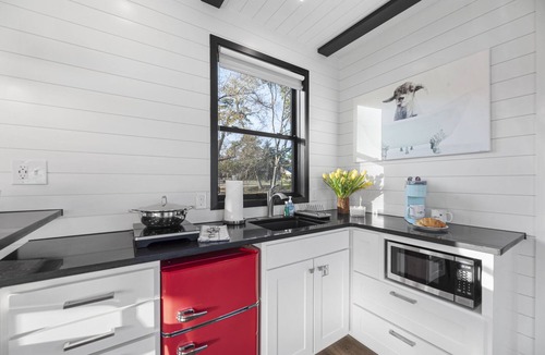 Willis House | Charcoal King: 2 mins to Lake Conroe! Heated Pool, Fire Pit, Stocked Ponds