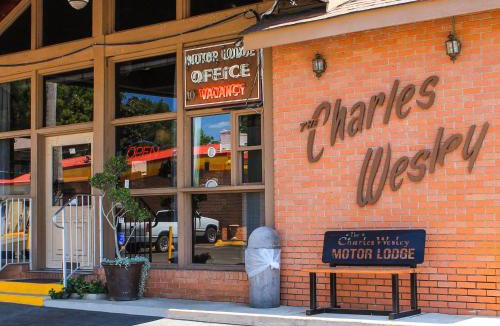 Broken Bow Hotel | Charles Wesley Motor Lodge Downtown Broken Bow- Hochatown