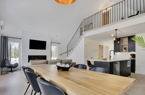 Pont-Rouge Ski Chalet | Charmant Boisé | Peaceful Getaway | Spa with Fores