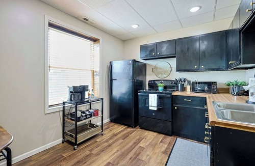 Wathena Apartment | Charming 1-bedroom apartment with King bed & WiFi