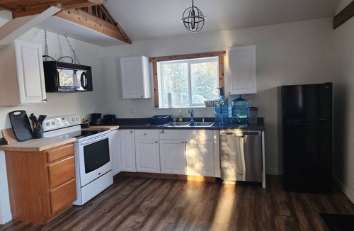 Badger Cabin | Charming 1-bedroom cabin in delightful North Pole with heat