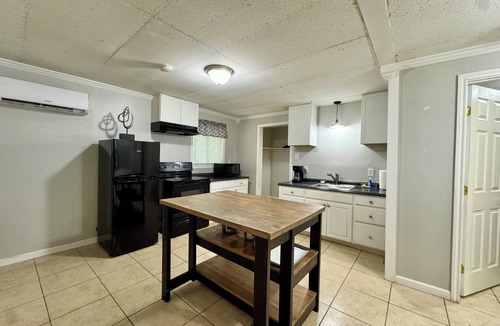 Kilgore House | Charming 1-bedroom Getaway in the heart of Kilgore