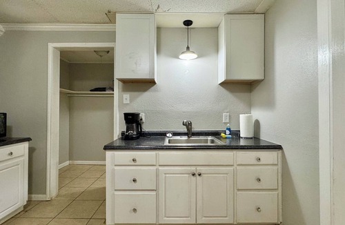 Kilgore House | Charming 1-bedroom Getaway in the heart of Kilgore