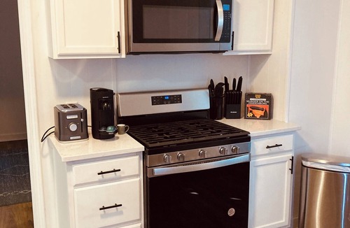 North Little Rock House | Charming 2-bedroom house with WiFi, AC in North Little Rock