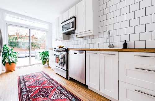 Little Italy House | Charming 2-Bed Semi-Detached House with Open Concept Living in Grapevine Garden