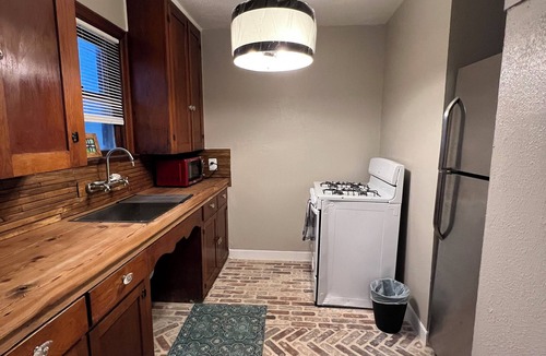 Del Mar House | Charming 2 Bedroom House & Rear Apt 1/1 with CC Bay View!