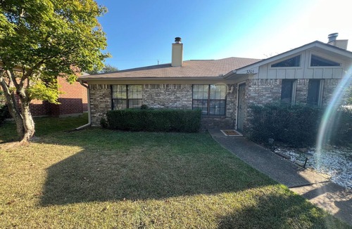 Tyler House | Charming 2-bedroom 2 bath duplex in the heart of Tyler!
