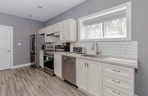 Pickering Apartment | Charming 2-bedroom apartment in serene Pickering with WiFi, AC