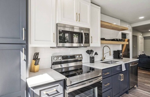 Cherry Street Apartment | Charming 2-bedroom apartment - Cherry Street - Washer Dryer - Cafes Restaurants