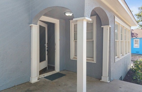 Cherry Street Apartment | Charming 2-bedroom apartment - Cherry Street - Washer Dryer - Cafes Restaurants