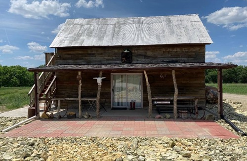 Graham County Cabin | Charming 2-bedroom cabin in rural Penokee
