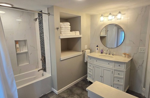 McPherson House | Charming 2-bedroom House near Downtown