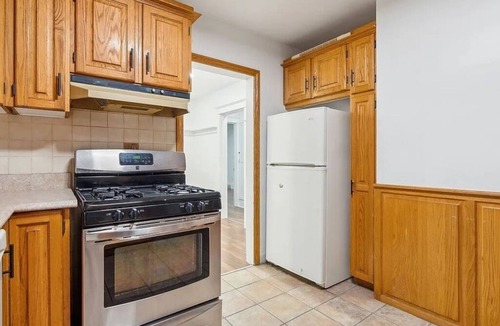 Hamilton House | Charming 2-bedroom house with AC and WiFi in Hamilton