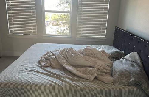 Hurst House | Charming 2-bedroom house with AC, WiFi in pleasant Hurst