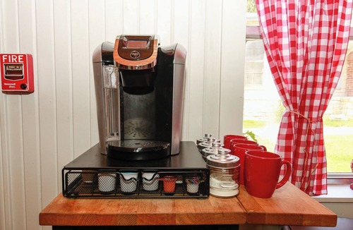 Marble Falls Cottage | Charming 2-bedroom cottage with AC, WiFi in Marble Falls