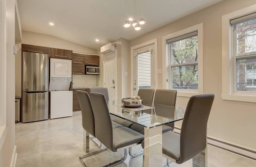 Mile End House | Charming 2BR townhouse w. Parking in Quiet Neighbourhood