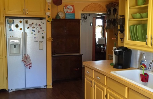 Stillwater House | Charming 3 bd 2 ba cozy Victorian cottage sleeps 9