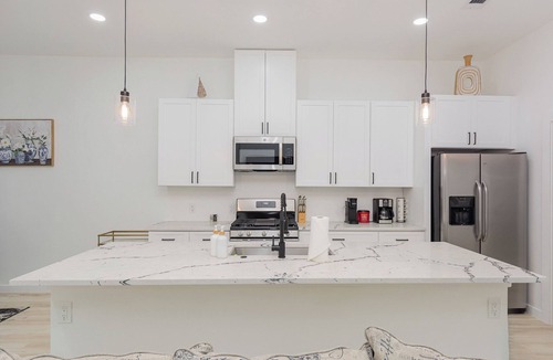 South Arlington Bed & Breakfast | Charming 3-bedroom bed & breakfast with AC, WiFi in Grand Prairie