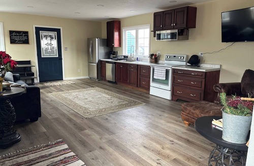Lakeside House | Charming 3-bedroom 2-bath house in Lakeside with WiFi and AC
