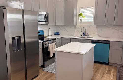 Houston Apartment | Charming 3-bedroom apartment with AC in vibrant Houston