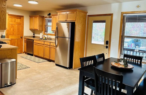 Boswell Cabin | Charming 3-bedroom cabin with White River views!