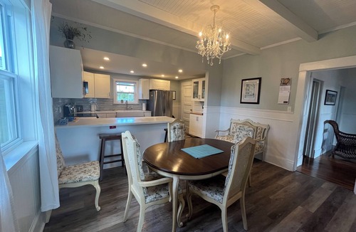 Botwood Cottage | Charming 3-bedroom cottage in Central Newfoundland overlooking Bay of Exploits
