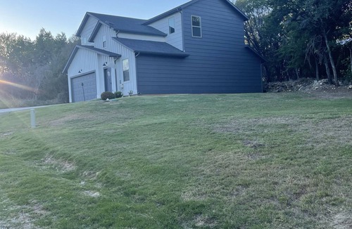 Granbury House | Charming 3-bedroom house Gated community Steps from the Lake