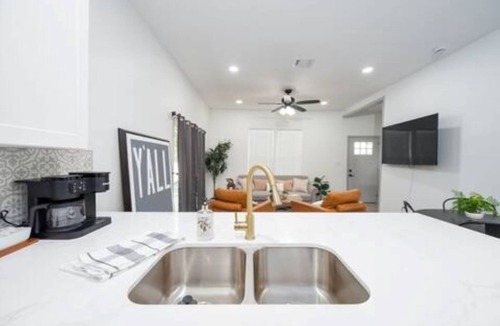 Brenham House | Charming 3-bedroom house in fabulous Brenham with WiFi, AC