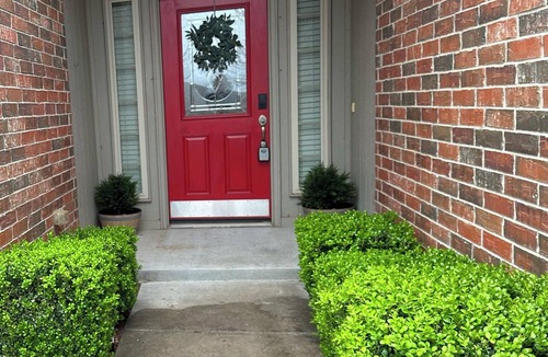 Norman House | Charming 3-bedroom house with AC, fitness room, WiFi in Norman