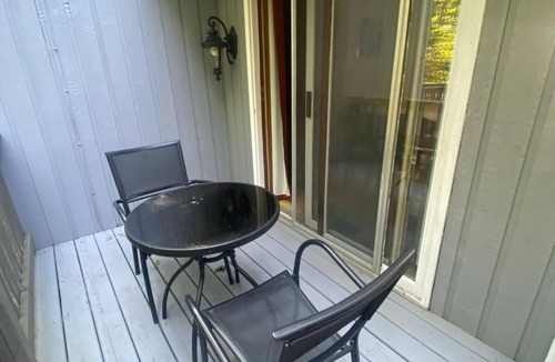 Grand Bend Cottage | Charming 3 bedrooms cottage. Steps to beach in fabulous Grand Bend