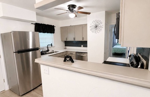 Cedar Crest House | Charming 3B/2B With Large Backyard